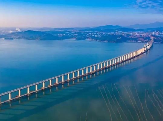 中國(guó)首條跨海高鐵開(kāi)始鋪軌！高質(zhì)量砂石骨料助力高鐵建設(shè)